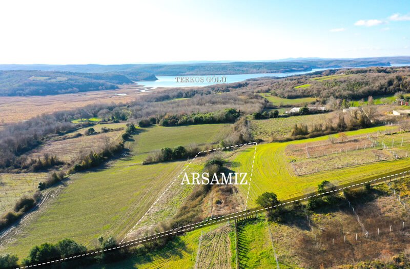 TEPE KONUMDA GÖL MANZARALI 36 m2 ARSA İSTANBUL HAVALİMANI YANI