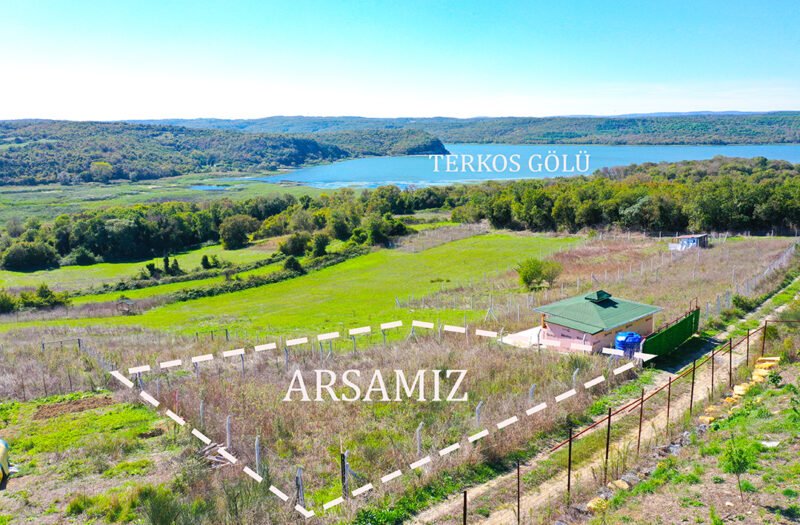 TEPE KONUMDA GÖL MANZARALI 473 m2 ARSA İSTANBUL HAVALİMANI YANI